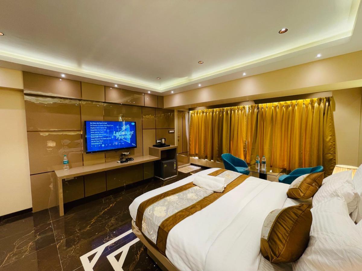 Home2 Renaissance Club Mumbai  Buitenkant foto
