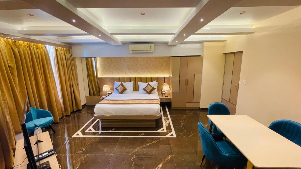 Home2 Renaissance Club Mumbai  Buitenkant foto