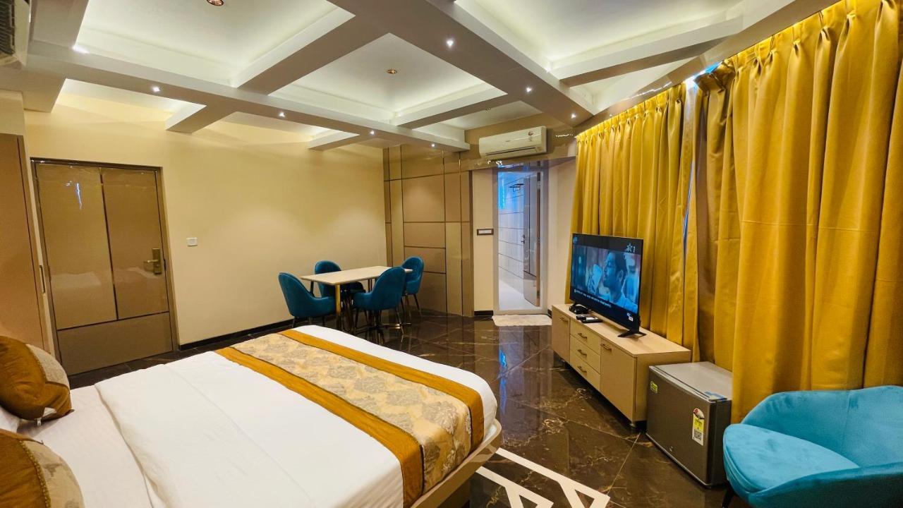 Home2 Renaissance Club Mumbai  Buitenkant foto