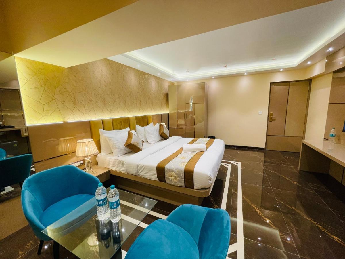Home2 Renaissance Club Mumbai  Buitenkant foto