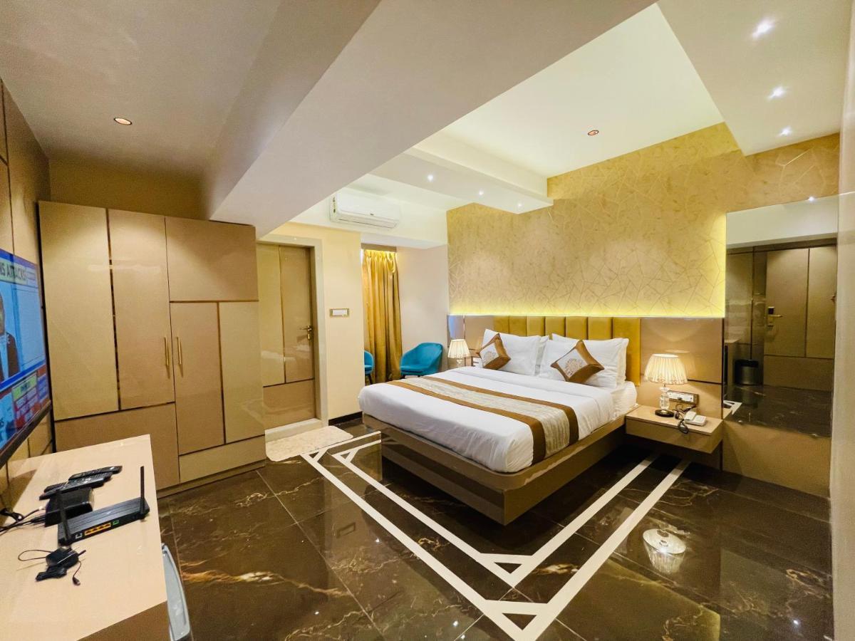 Home2 Renaissance Club Mumbai  Buitenkant foto
