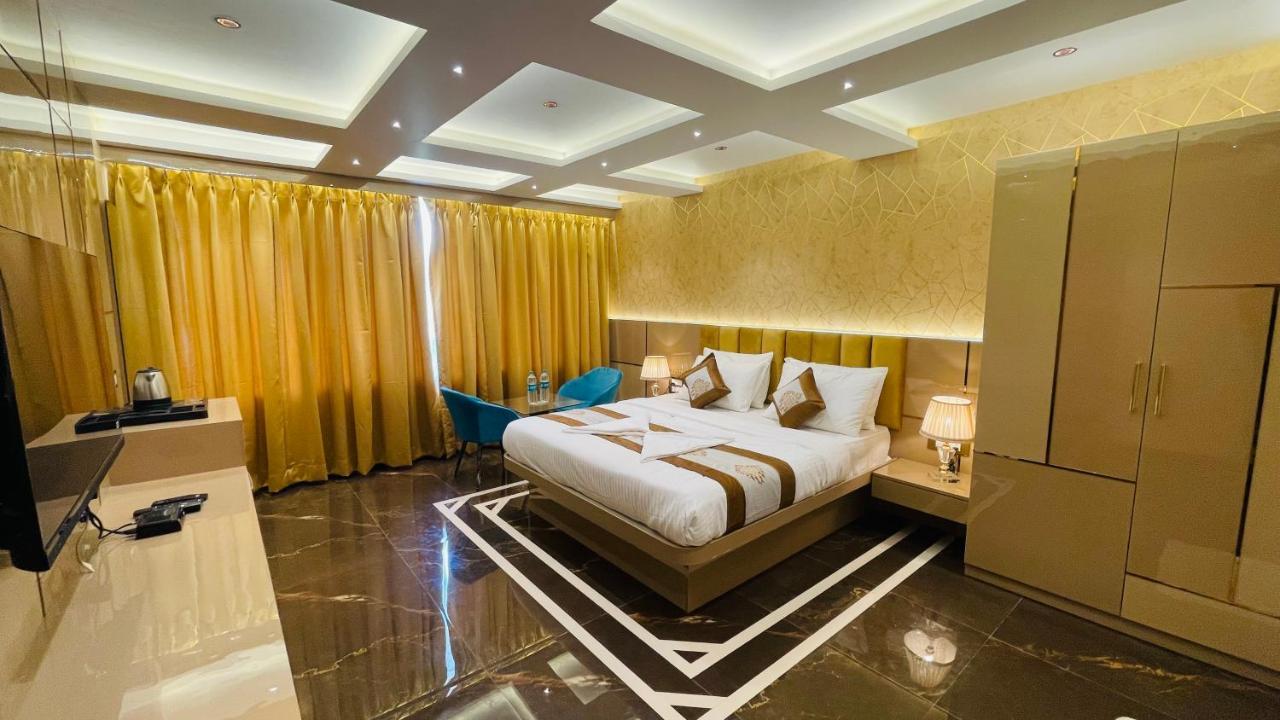 Home2 Renaissance Club Mumbai  Buitenkant foto