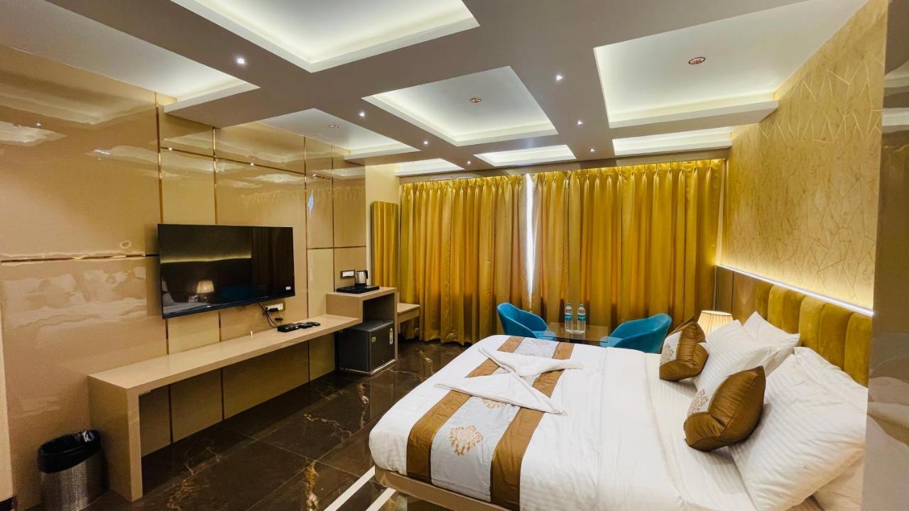 Home2 Renaissance Club Mumbai  Buitenkant foto