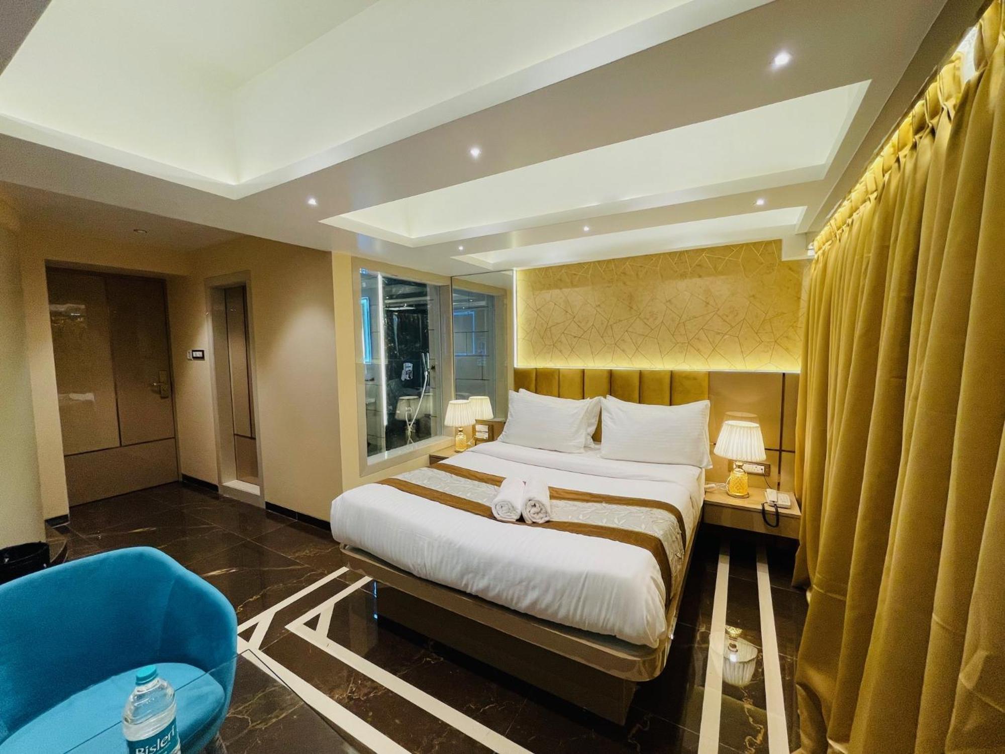 Home2 Renaissance Club Mumbai  Buitenkant foto